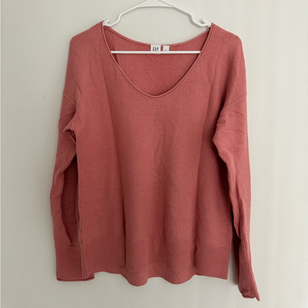 GAP Women's V-Neck Sweater in Coral 100% cotton